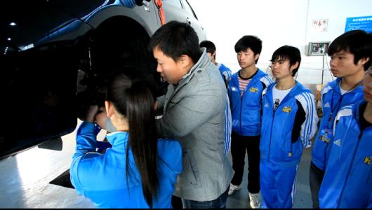 學汽車運用與維修專業(yè)去哪里？來德州躍華學校吧