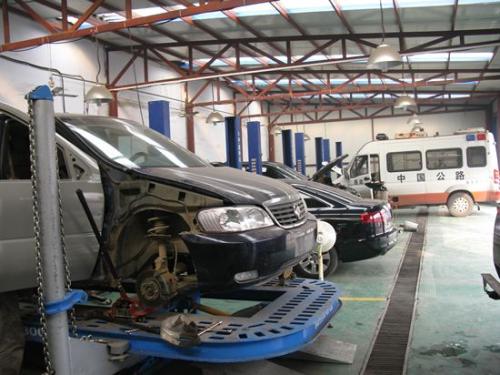 唐山精工汽修美容裝具學(xué)校當(dāng)前正在火熱招生中！歡迎大家踴躍報名！