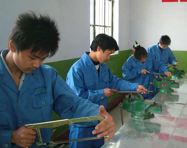 唐山九洲技校學(xué)電工怎么樣？