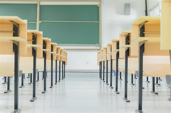 攝圖網(wǎng)_500383408_畢業(yè)季校園空蕩蕩的大學(xué)教室(企業(yè)商用) 攝圖網(wǎng)_500383408_畢業(yè)季校園空蕩蕩的大學(xué)教室(企業(yè)商用)