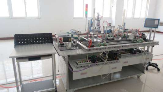 機(jī)電的未來(lái)發(fā)展模式是怎么樣的？煙臺(tái)機(jī)電學(xué)校正在講解