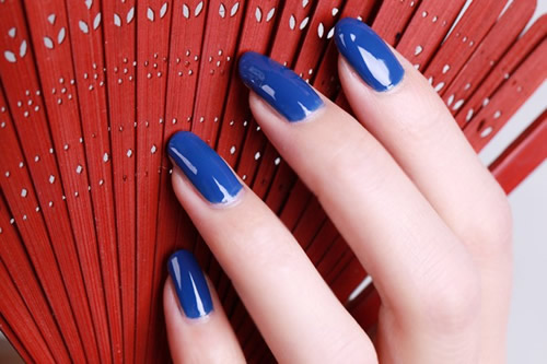 挑選指甲油的顏色都有什么竅門？讓威海美甲學(xué)校告訴你吧！