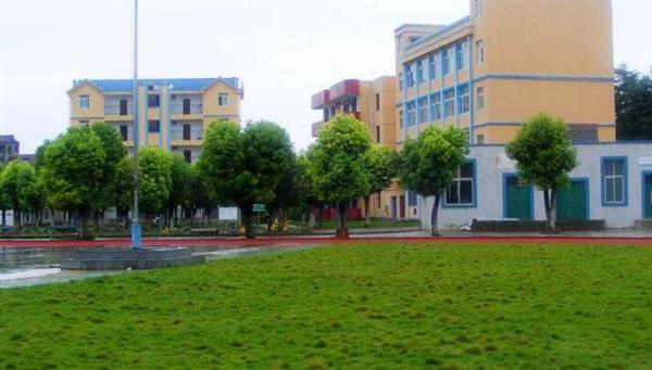 德州新星技工學(xué)校高中部招生都有哪些條件？