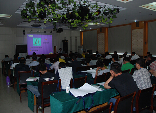 認真落實“三對接”要求 服務地方經濟發(fā)展---泰安市公交公司第一期維修工培訓班在我校圓滿結業(yè)