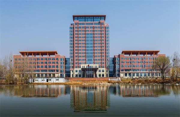 想學(xué)口腔醫(yī)學(xué)推薦濟(jì)南哪所學(xué)校？