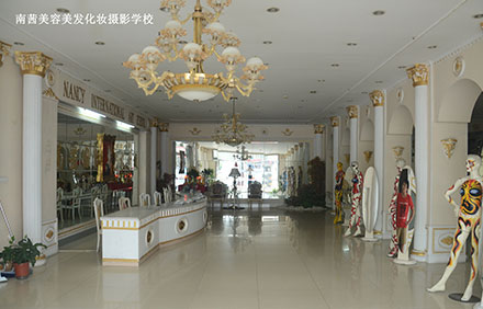 去青島化妝學(xué)校學(xué)化妝多久能學(xué)會(huì)？