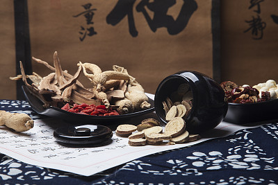 哪些中藥能夠清熱去火？山東醫(yī)藥技師學(xué)院幫你“降降溫”