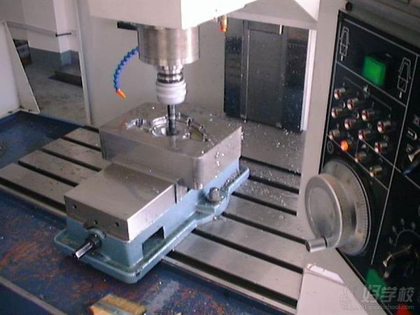 山東學(xué)數(shù)控加工哪個(gè)學(xué)校好？