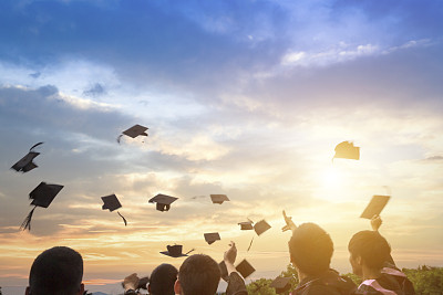 青島市電子信息技術學校畢業(yè)頒發(fā)什么證書？