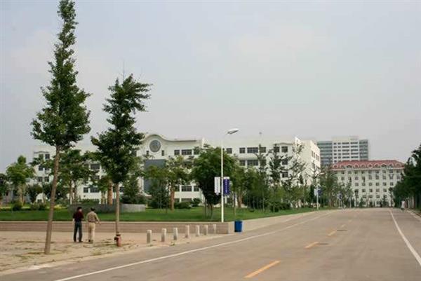 青島飛洋職業(yè)技術(shù)學院有哪些辦學特色？有什么學生福利？