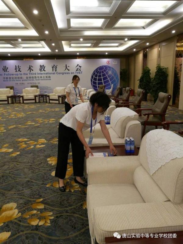 唐山實(shí)驗(yàn)中專(zhuān)老師及學(xué)生全方位服務(wù)國(guó)際職教大會(huì)