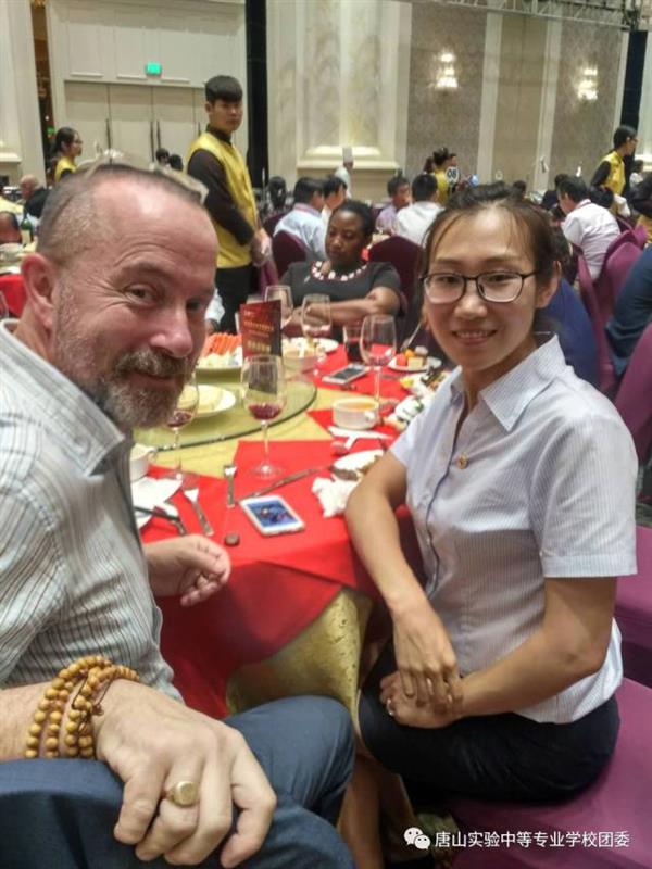 唐山實(shí)驗(yàn)中專(zhuān)老師及學(xué)生全方位服務(wù)國(guó)際職教大會(huì)