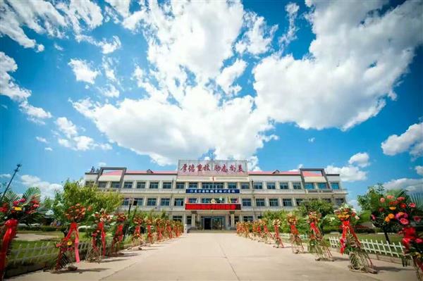 秦皇島東方航空服務(wù)專業(yè)學(xué)校2017學(xué)費多少？貴嗎？